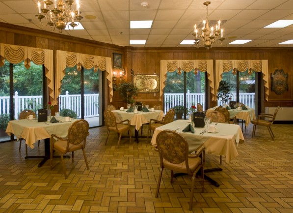 The Laurels of University Park: Dining